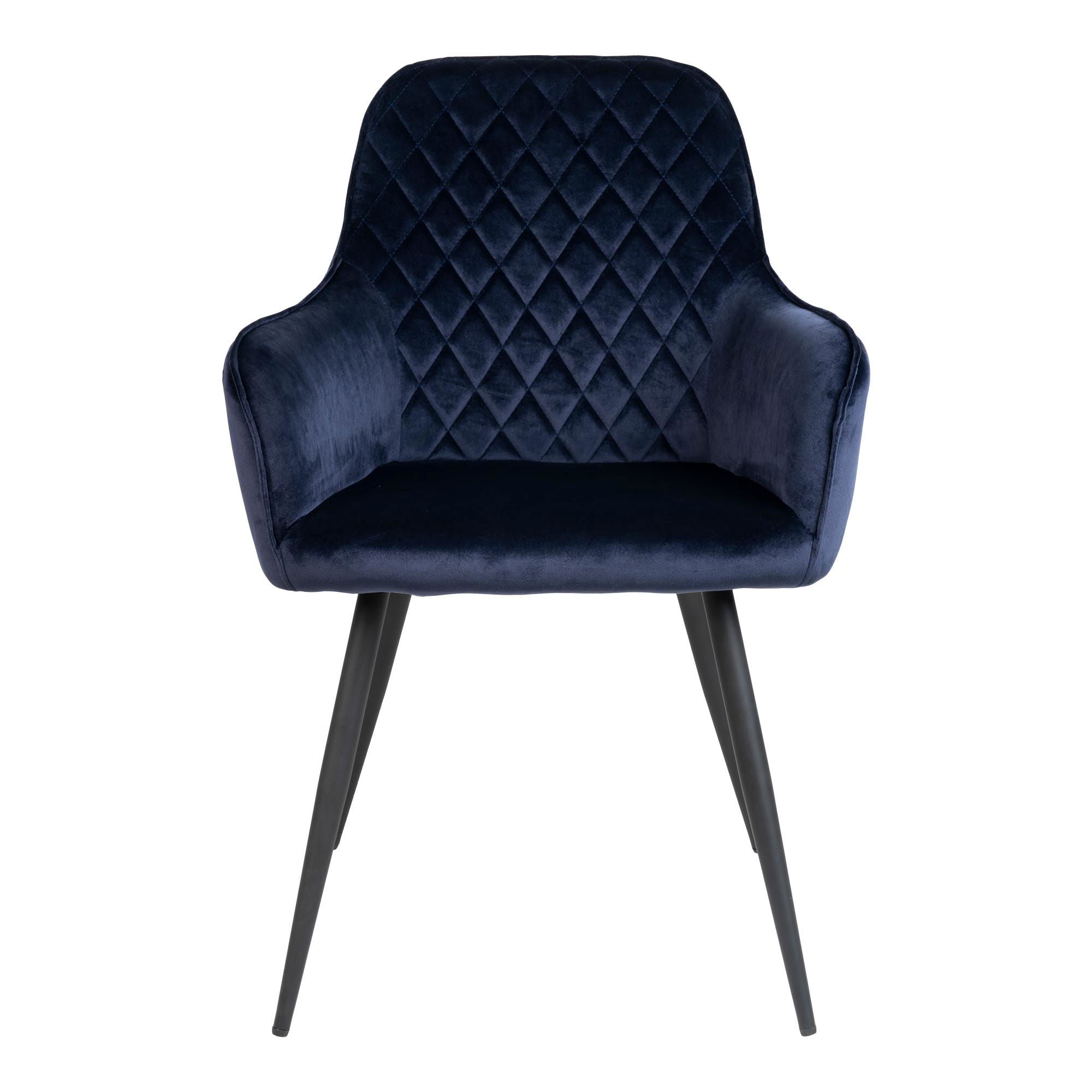 Voorzijde van de Harbo eetkamerstoel in donkerblauw velvet met zwarte metalen poten – elegante en comfortabele stoel van House Nordic voor de eetkamer.