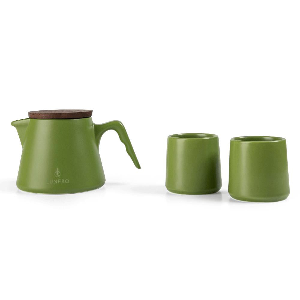 Lunero Design Theeset Groen met elegante theepot en twee keramische theekopjes.