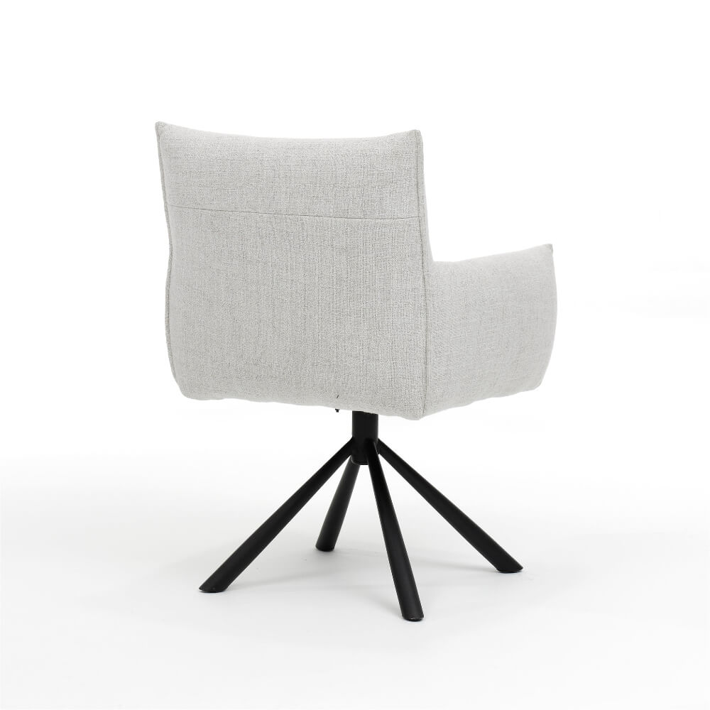 Achterzijde van de RV Design Focus armstoel in beige Oasis stof met zwarte metalen draaivoet.
