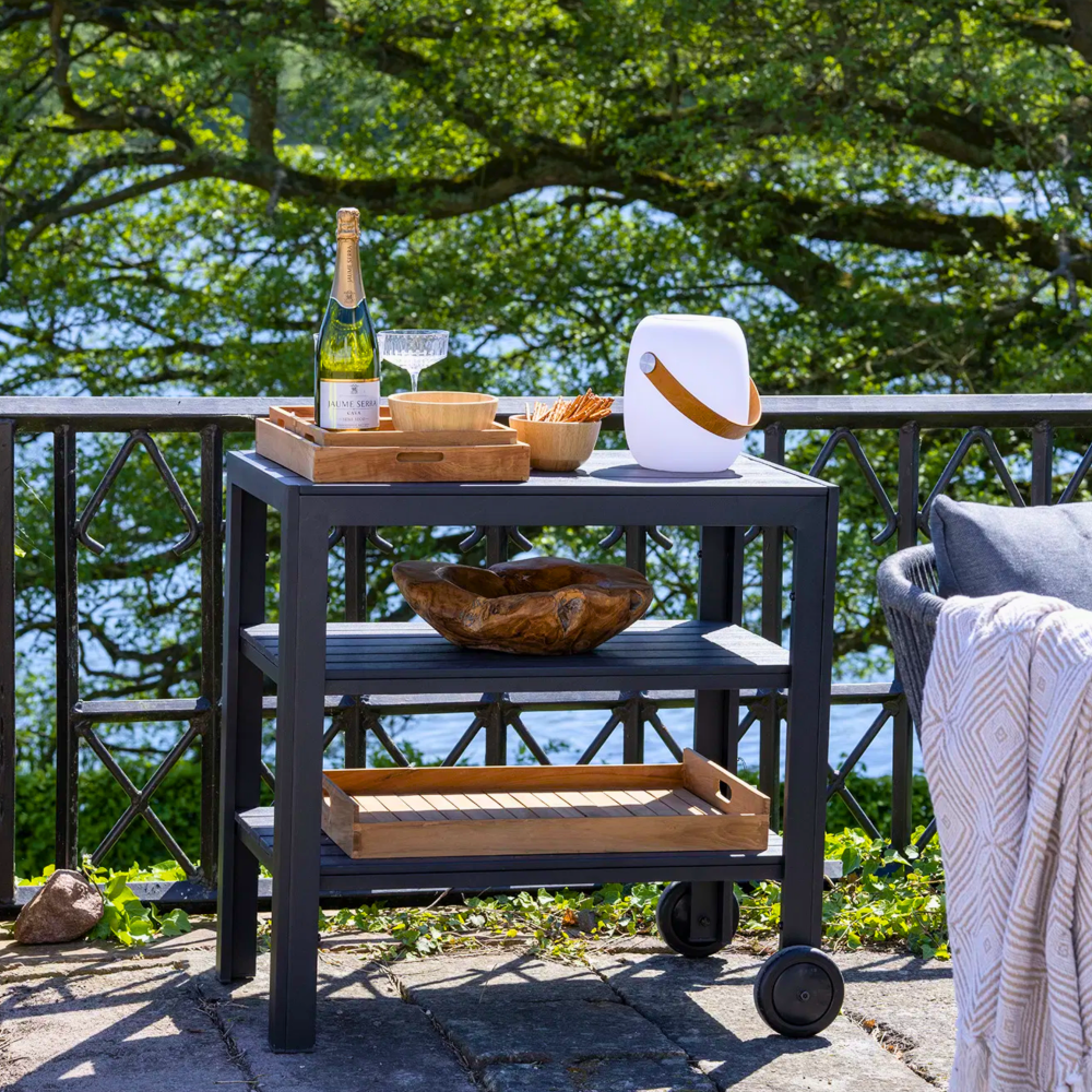 House Nordic Taormina serveerwagen zwart – stijlvolle drankentrolley in interieur.