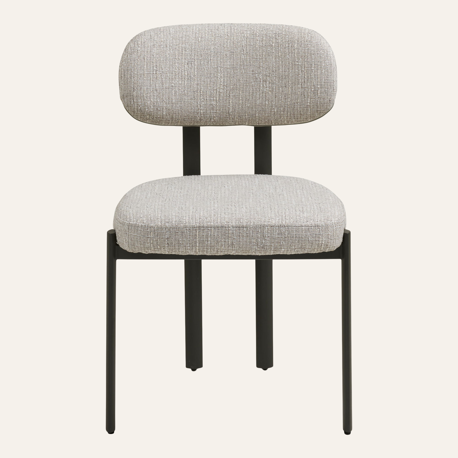 Vooraanzicht van de Royan eetkamerstoel in lichtgrijs met grijze metalen poten van House Nordic, Scandinavisch design voor moderne eettafels. Beige achtergrond.