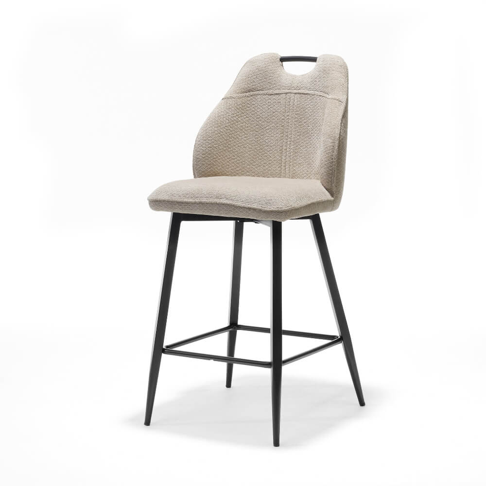 RV Design Adele barkruk in beige Retro Bliss stof met ergonomische rugleuning en zwarte metalen poten, zijaanzicht op witte achtergrond.