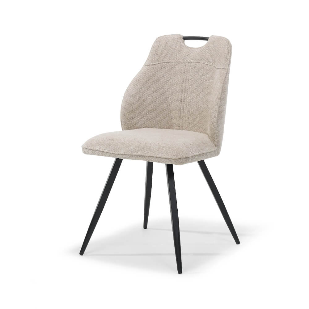 RV Design Adele eetkamerstoel in beige Retro Bliss stof met ergonomische rugleuning en zwarte metalen poten, zijaanzicht op witte achtergrond.