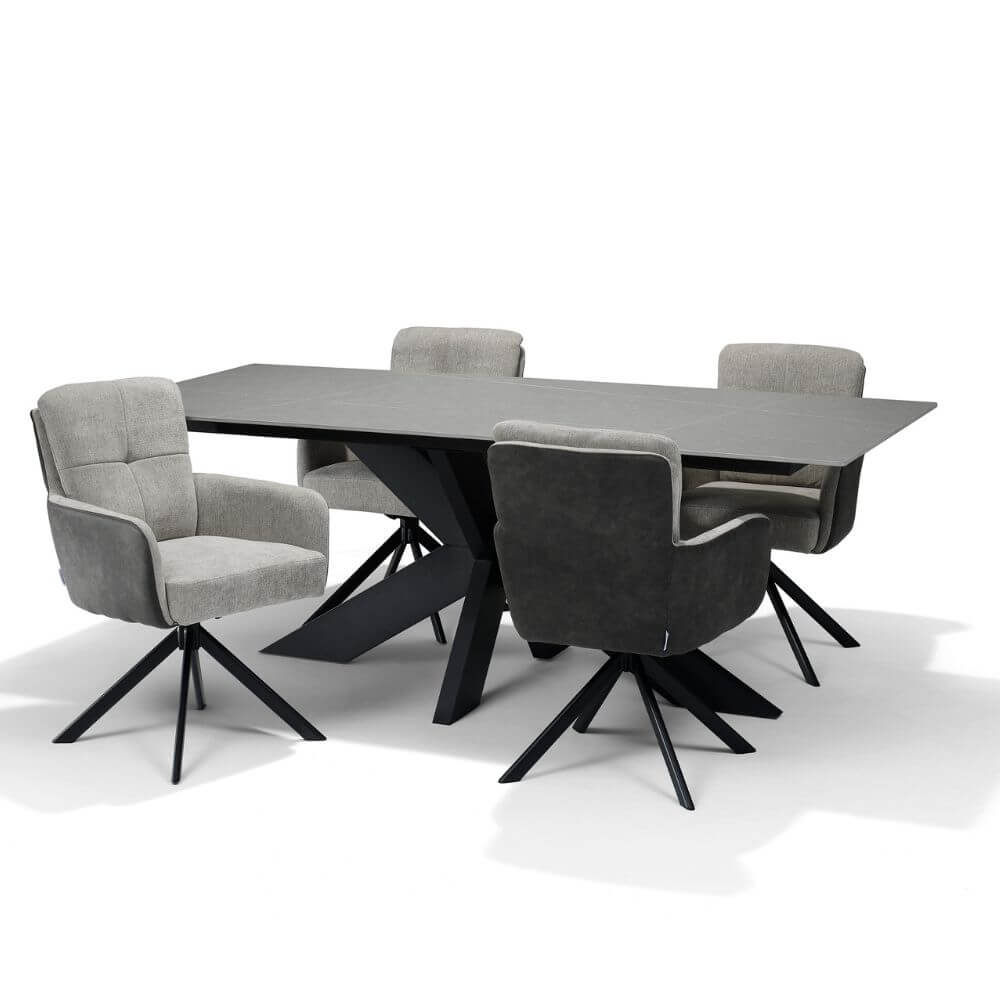 RV Design Fred armstoelen in ecru retro bliss stof rond moderne eettafel met zwarte draaivoeten.