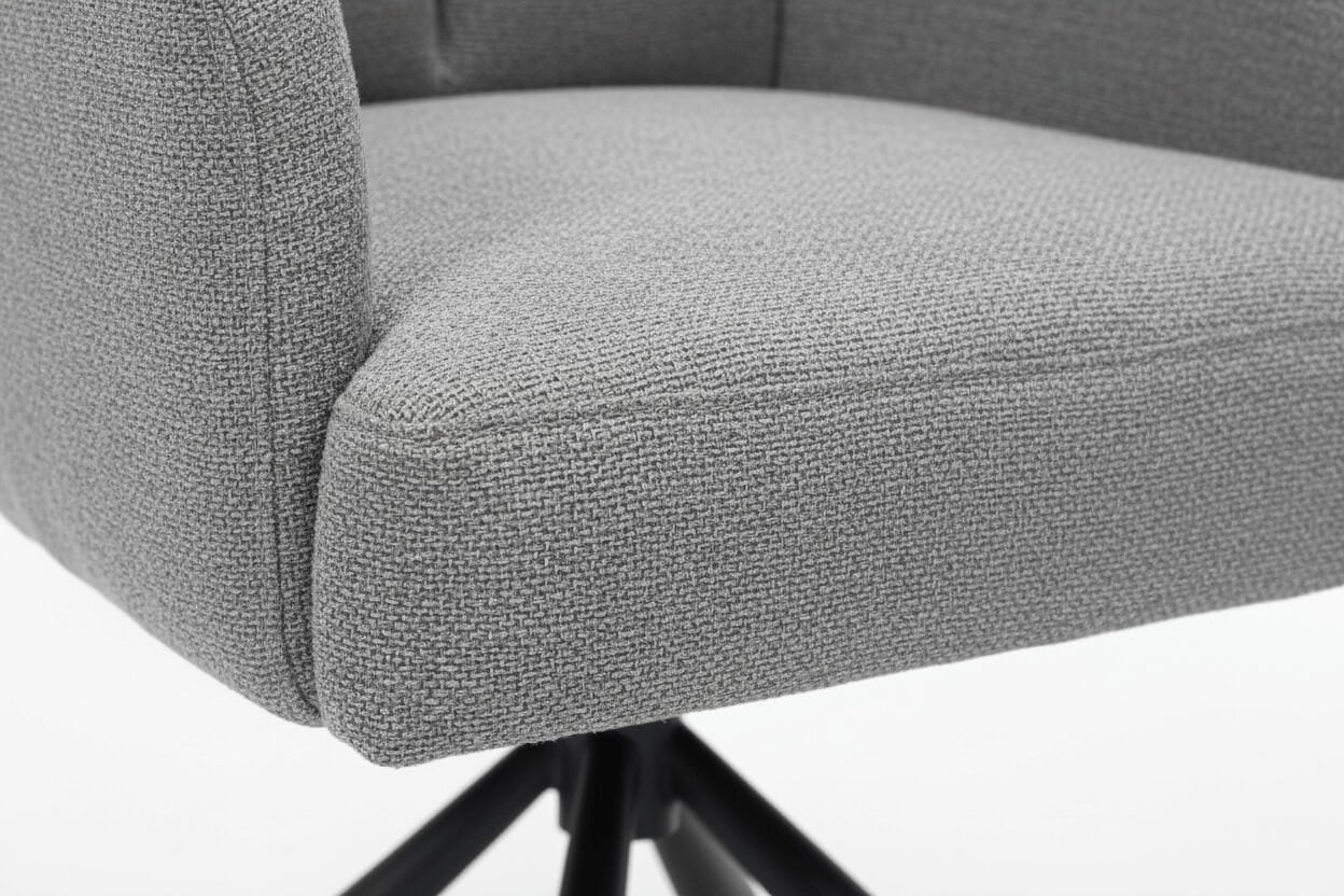 Close-up van de stof en zitting van de RV Design Fresco armstoel met comfortabel zitvlak.