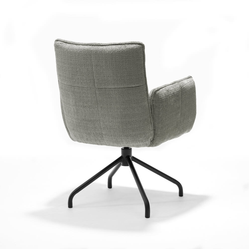 Achteraanzicht van de RV Design Nova armstoel in naturel Cremona stof met zwarte metalen draaivoet.